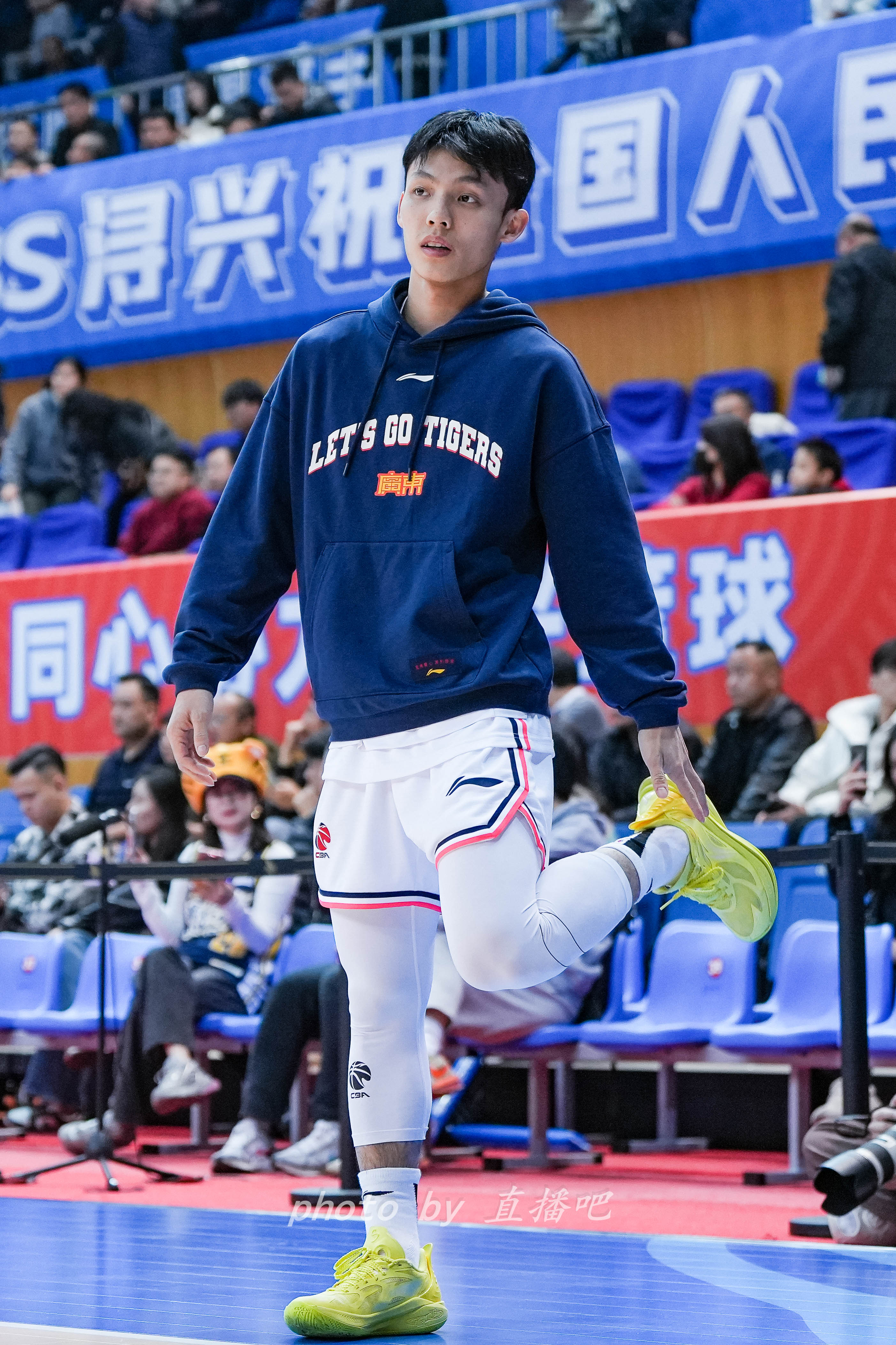  “控球中鋒”！徐杰這身體素質有億點東西