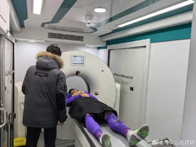 記者：謝維軍初步檢查無(wú)大礙，后續(xù)兩天還要注意觀察