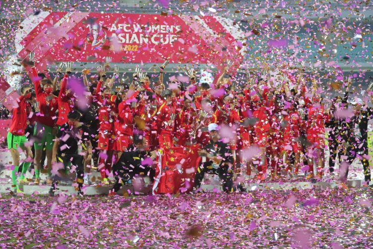  中國(guó)女足亞洲杯奪冠三周年！決賽3-2逆轉(zhuǎn)韓國(guó)，時(shí)隔16年再登頂