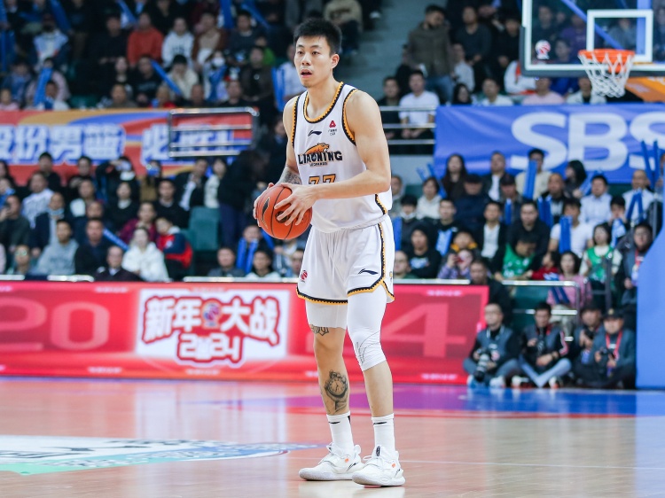  攻防俱佳！張鎮(zhèn)麟15中8拿到19分7板6助5斷2帽