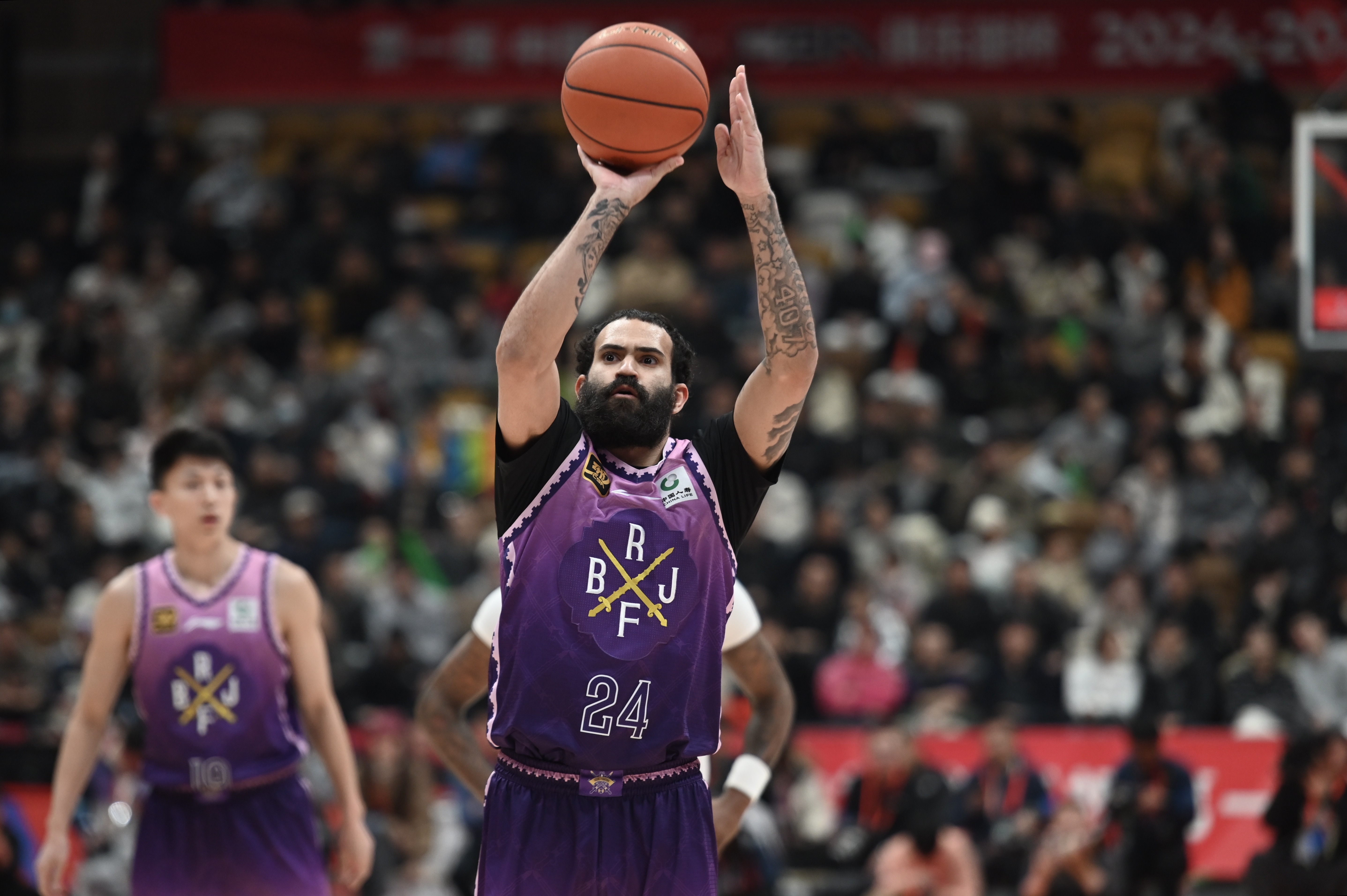  高效輸出！里勒半場各種強(qiáng)突 兩分球7中7砍下16分2籃板3助攻